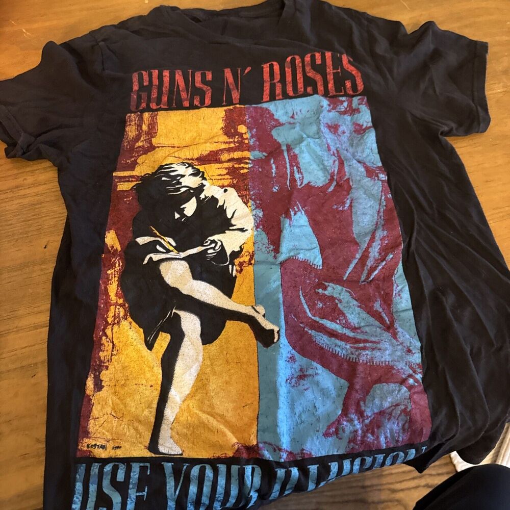 VINTAGE GUNS N ROSES USE YOUR ILLUSION SHIRT BLACK SZ Small Women